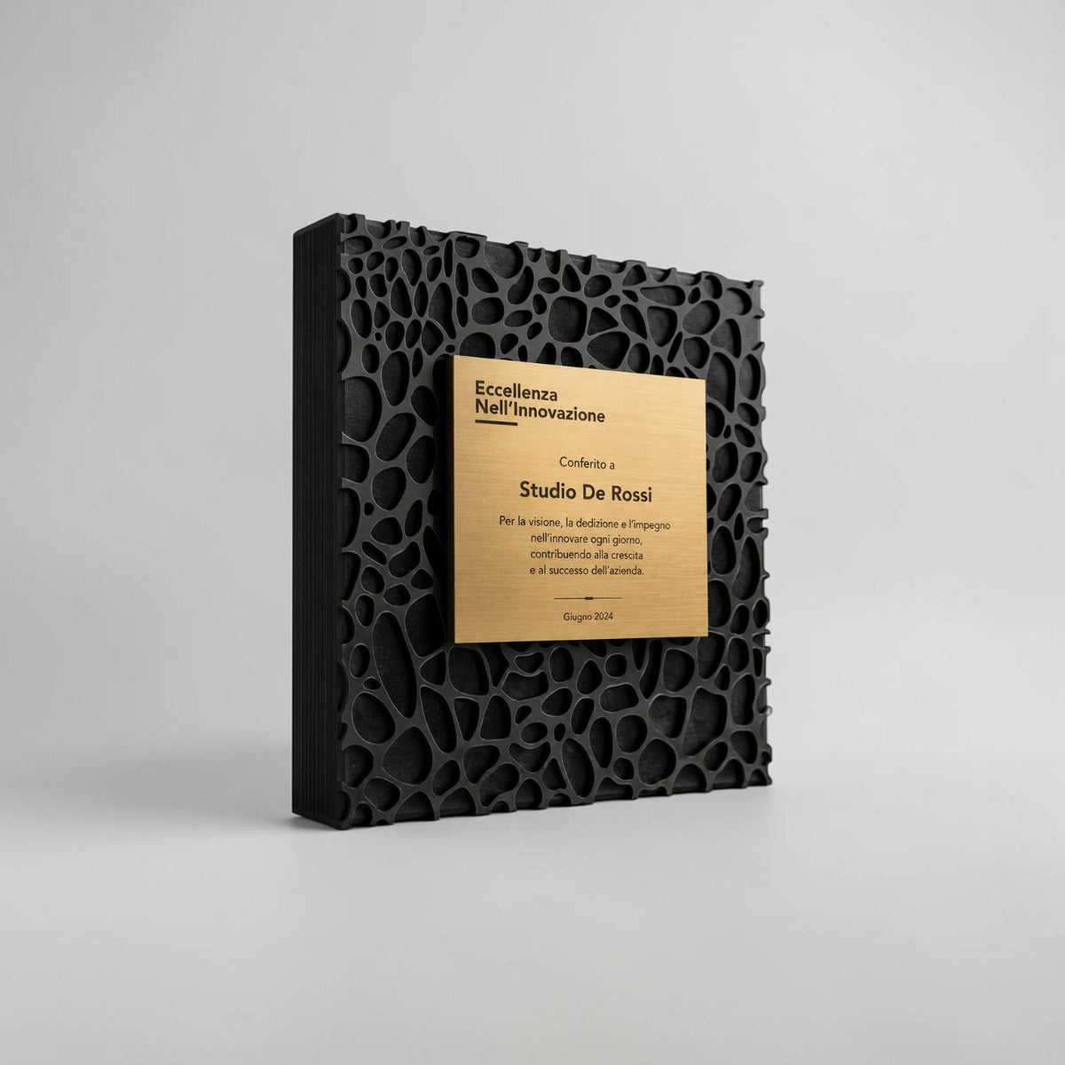 Targa premio di Design Parametrico Personalizzabile – Scultura Voronoi in PLA Nero Opaco e Targa in Metallo Spazzolato – Premio Eccellenza
