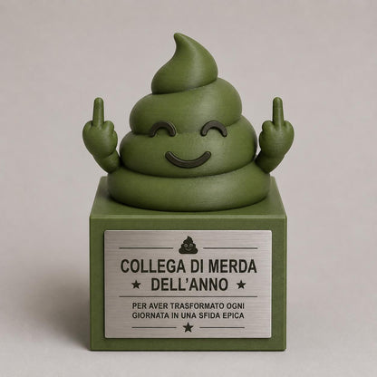 Premio ironico realizzato in stampa 3D PLA con design originale a forma di “cacca simpatica”, perfetto per scherzi tra colleghi, amici