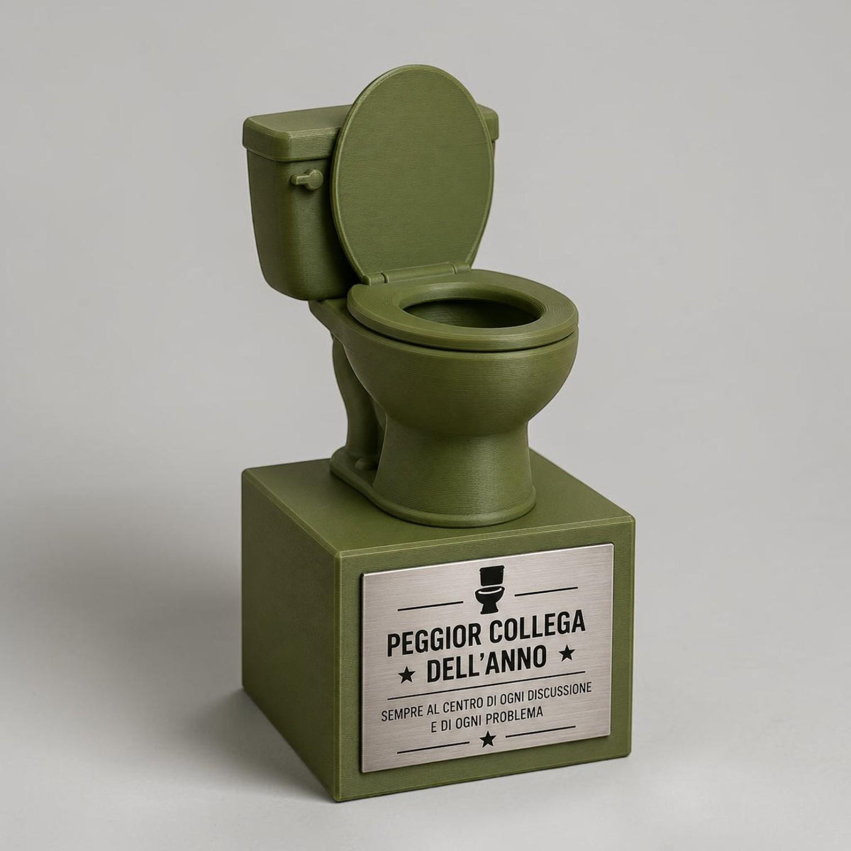 Premio ironico realizzato in stampa 3D PLA con design originale a forma di gabinetto, perfetto per scherzi tra colleghi, amici