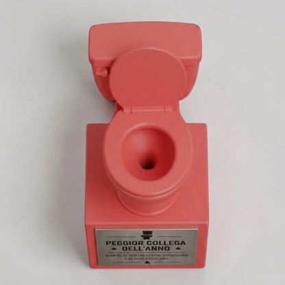 Premio ironico realizzato in stampa 3D PLA con design originale a forma di gabinetto, perfetto per scherzi tra colleghi, amici