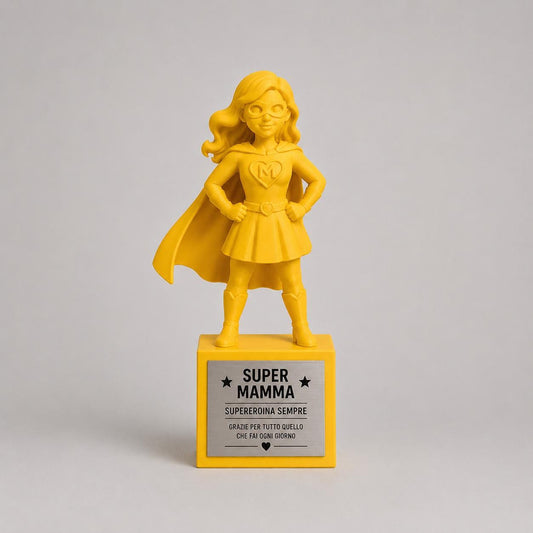 Trofeo Super Mamma Personalizzato - Statuetta Cartoon Stampata 3D Divertente - Regalo Festa della Mamma, Compleanno - Base Acciaio Incisa