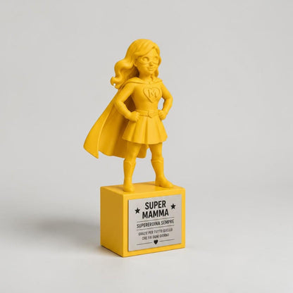 Trofeo Super Mamma Personalizzato - Statuetta Cartoon Stampata 3D Divertente - Regalo Festa della Mamma, Compleanno - Base Acciaio Incisa