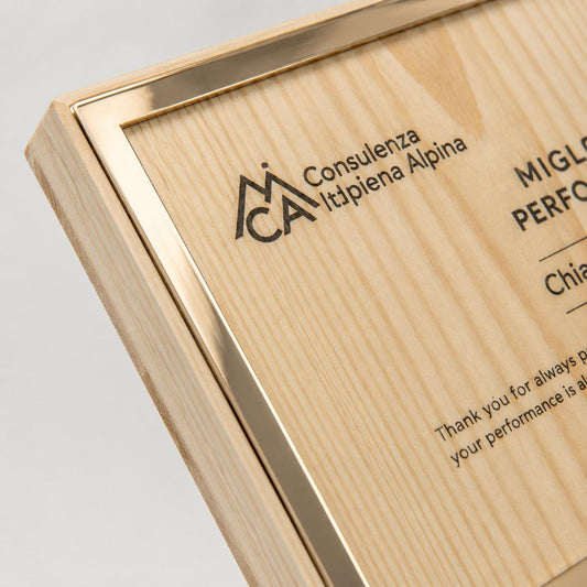 Trofeo in legno quadrato argento ecosostenibile , premio quadrato personalizzato abbinato a cornice flessibile in ottone, targa green