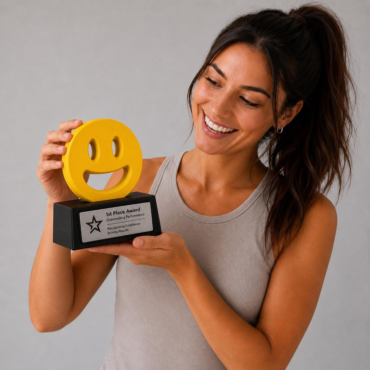 Trofeo Smile Personalizzato in Stampa 3D, Premio Podio 1 2 3 Posto, Faccina Sorridente Colorata, Riconoscimento Aziendale e Risorse Umane
