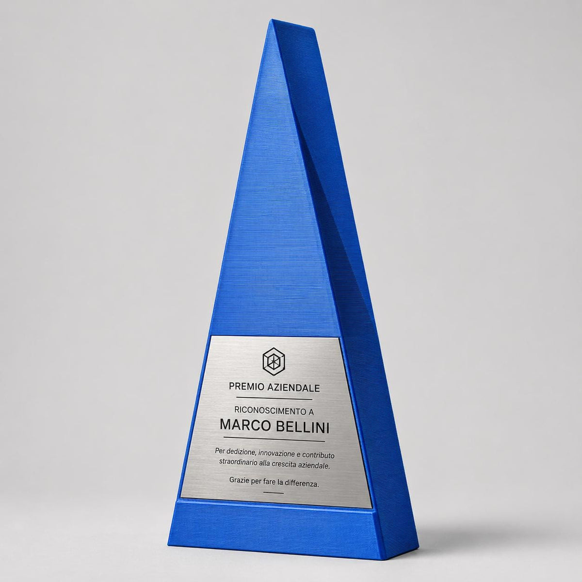 Trofeo triangolare Personalizzato coloratoe abs Effetto Acciaio | Premio di Riconoscimento Geometrico Moderno Inciso Laser | Targa Premio