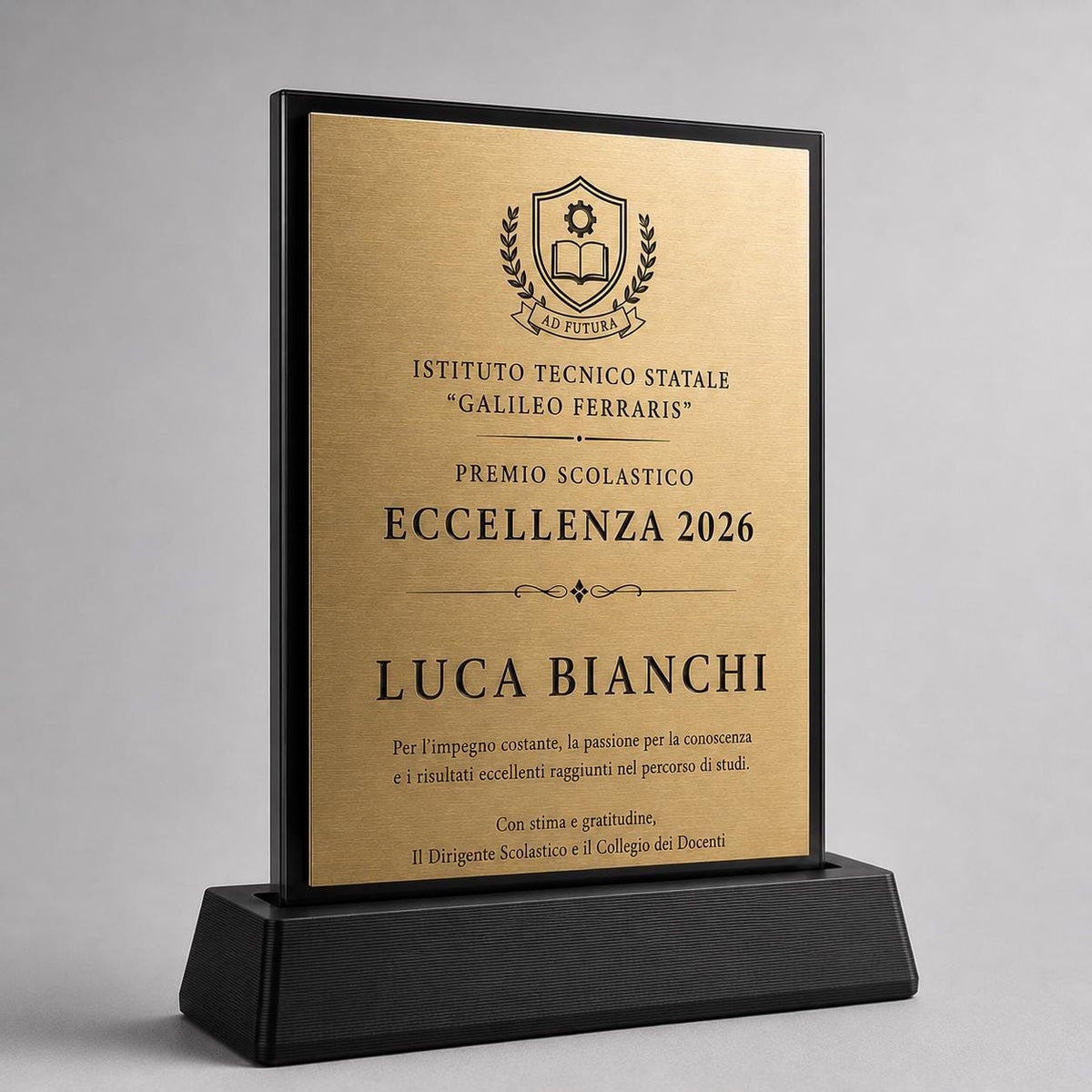Targa Premio Personalizzata Eccellenza 2026 in abs ottone e Base PLA | Regalo Laurea, Riconoscimento Scolastico e Aziendale Artigianale