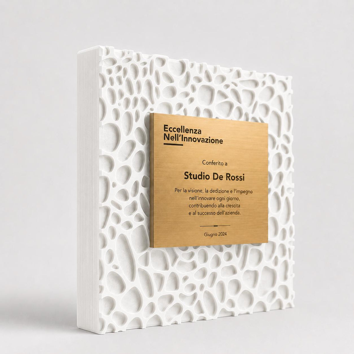 Trofeo di Design Parametrico Personalizzabile – Scultura Voronoi in PLA Nero Opaco e Targa in Metallo Spazzolato – Premio Eccellenza