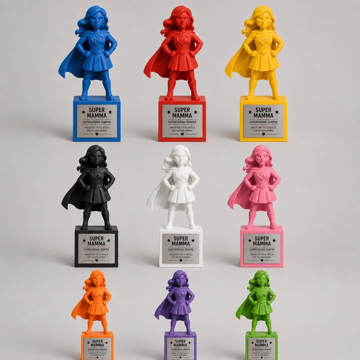 Trofeo Super Mamma Personalizzato - Statuetta Cartoon Stampata 3D Divertente - Regalo Festa della Mamma, Compleanno - Base Acciaio Incisa