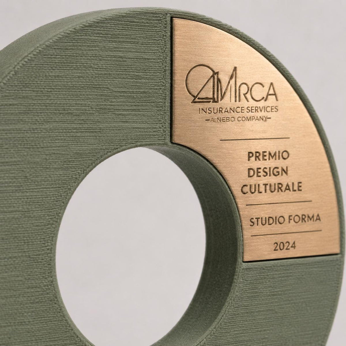 Trofeo Design Circolare Personalizzato - Premio Architettura e Arte Minimalista Stampato 3D - Targa Curva Effetto Metallo Spazzolato Incisa