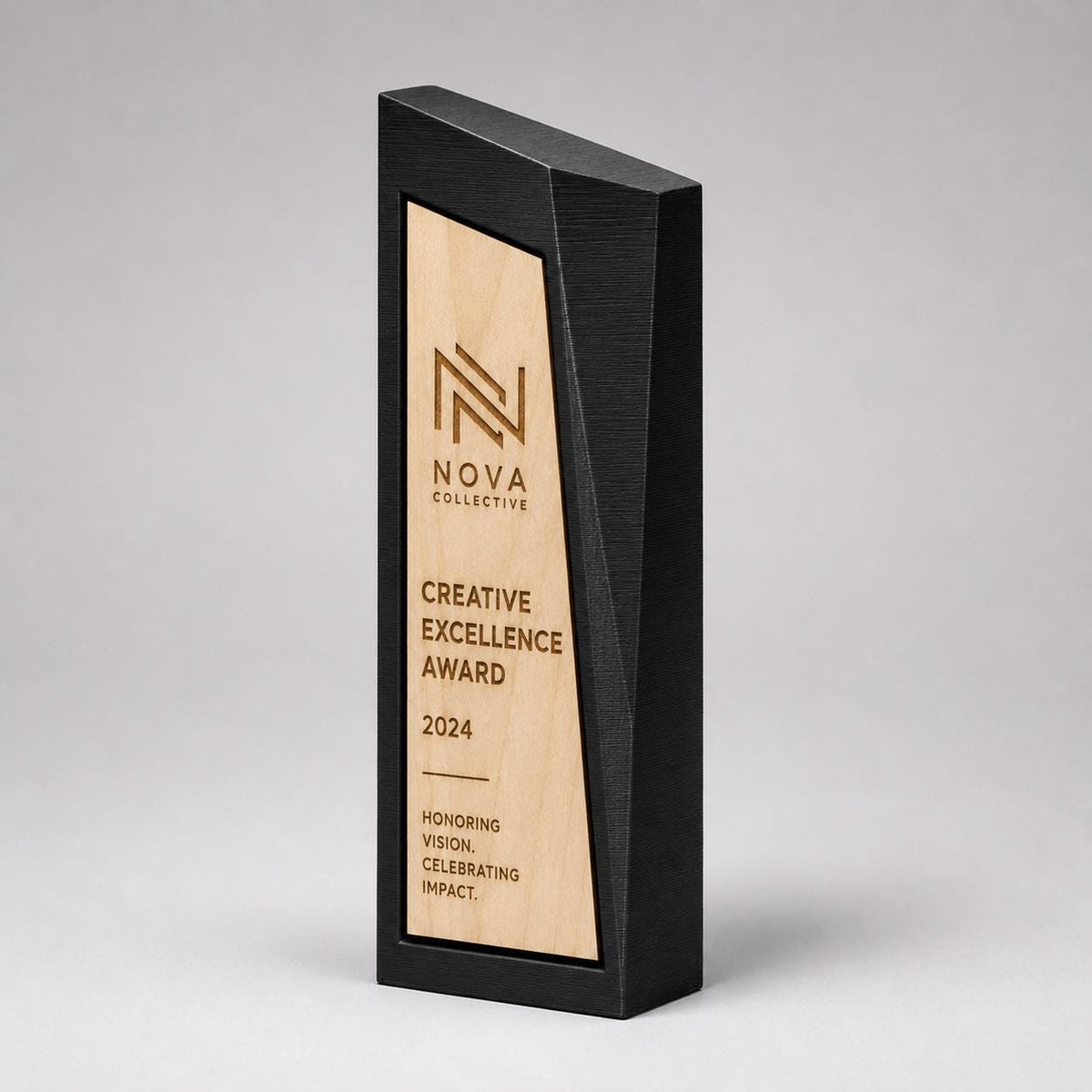 Trofeo Aziendale Personalizzato - Premio Monolite Minimalista Stampato 3D - Targa Verticale Incastonata in legno di pioppo incisa al laser
