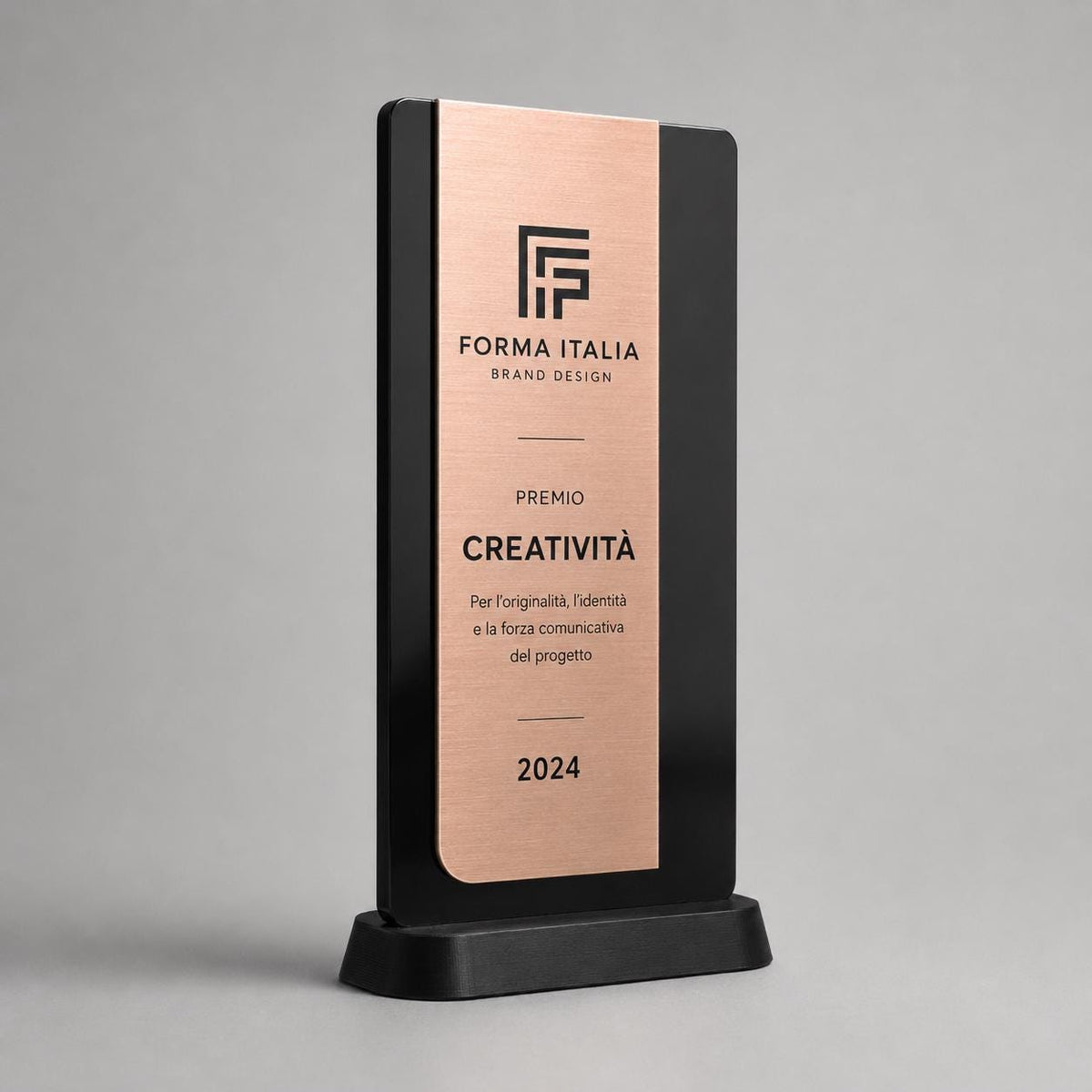 Trofeo Aziendale Personalizzato - Premio Rettangolare stretto in Plexiglas Lucido Base Nera Stampata 3D e Targa Asimmetrica Effetto Acciaio