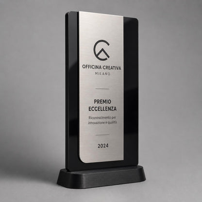 Trofeo Aziendale Personalizzato - Premio Rettangolare stretto in Plexiglas Lucido Base Nera Stampata 3D e Targa Asimmetrica Effetto Acciaio