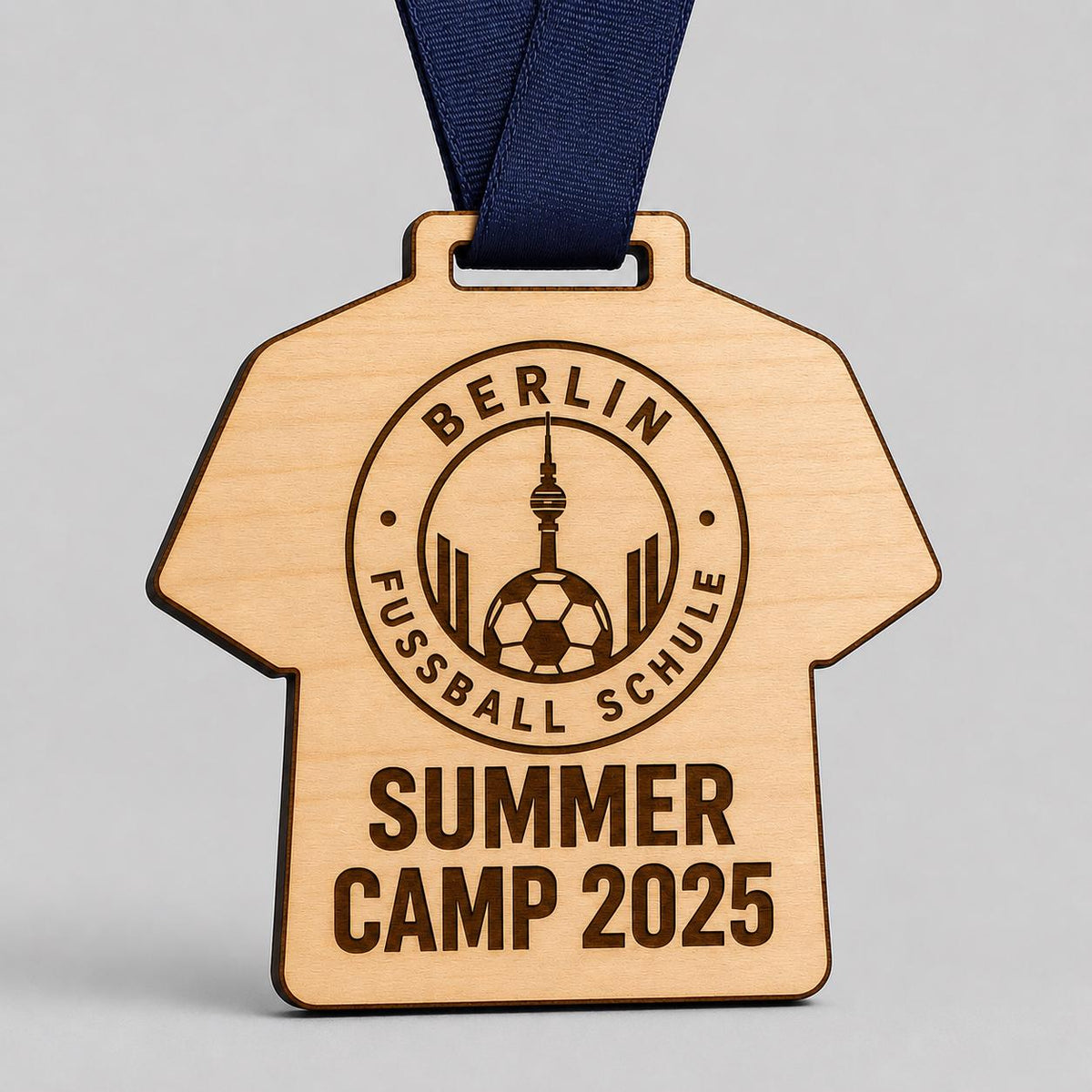 Medaglia calcio a forma di maglietta in Legno Personalizzata - Premio summer camp -Medaglia Incisa a Laser Sostenibile