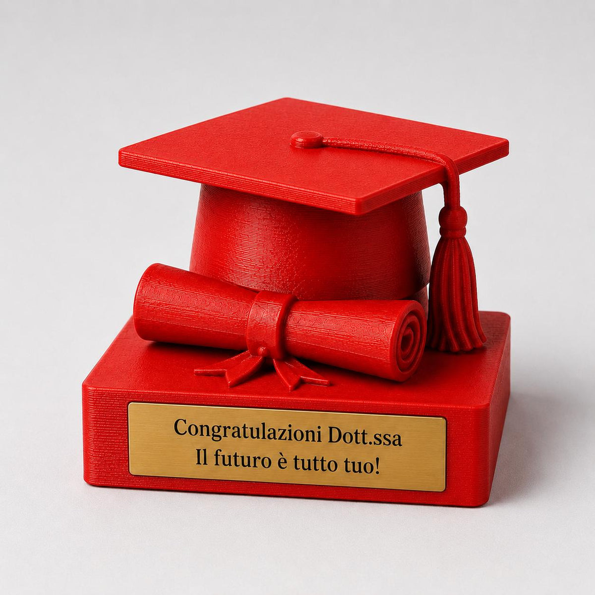 Trofeo Laurea Personalizzato - Statuetta Tocco e Pergamena Stampata 3D Rosso Laurea - Regalo Dottore e Dottoressa 2026