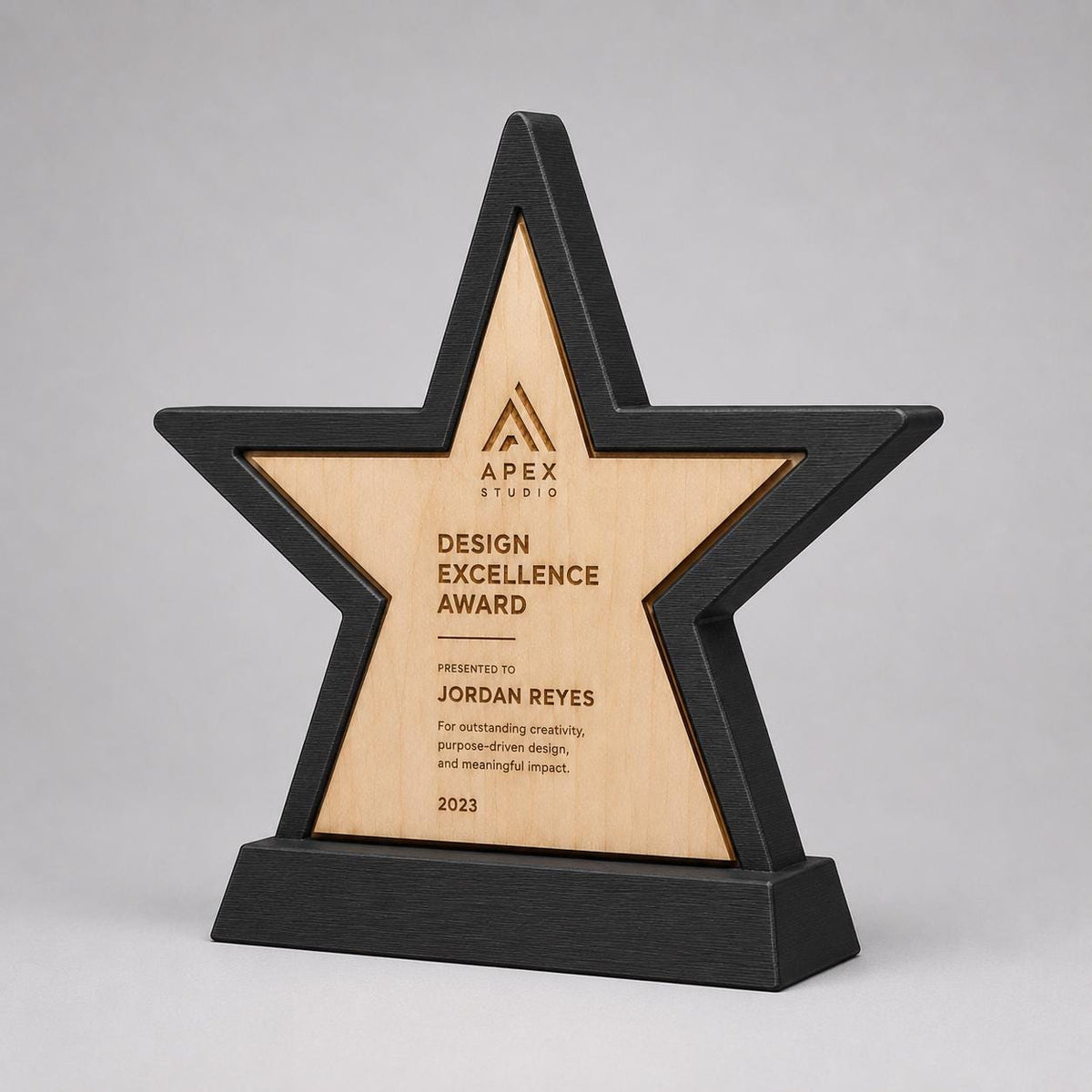 Trofeo Aziendale Personalizzato - Premio Monolite Minimalista Stampato 3D - Targa Verticale Incastonata in legno di pioppo incisa al laser