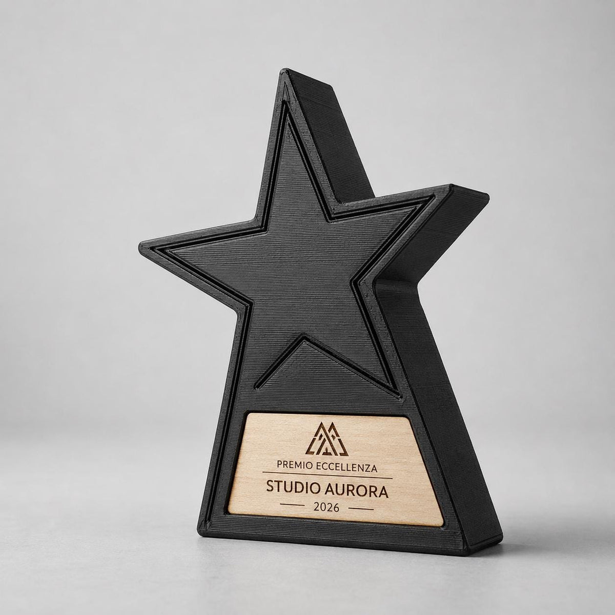 Trofeo Aziendale Personalizzato Premio Rettangolare Minimalista Stampato 3D Targa Triangolare Incastonata in Legno di Pioppo Incisa a Laser
