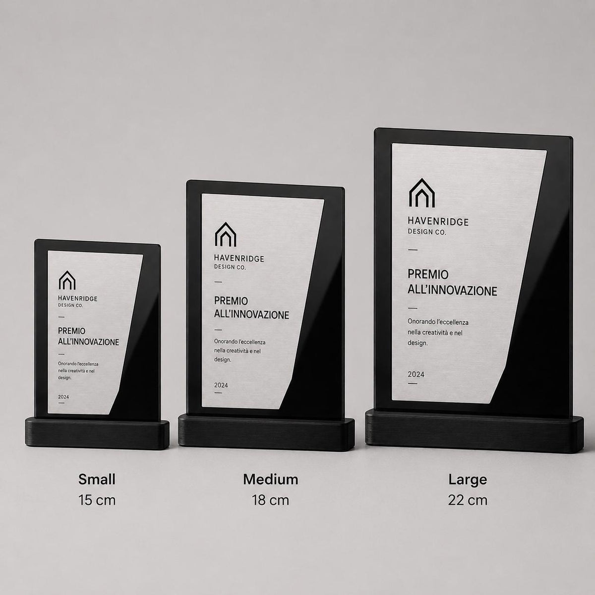 Trofeo Aziendale Personalizzato - Premio Rettangolare in Plexiglas Lucido - Base Nera Stampata 3D e Targa Asimmetrica Effetto Acciaio