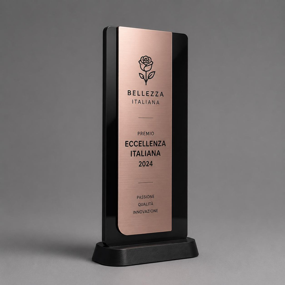 Trofeo Aziendale Personalizzato - Premio Rettangolare stretto in Plexiglas Lucido Base Nera Stampata 3D e Targa Asimmetrica Effetto Acciaio
