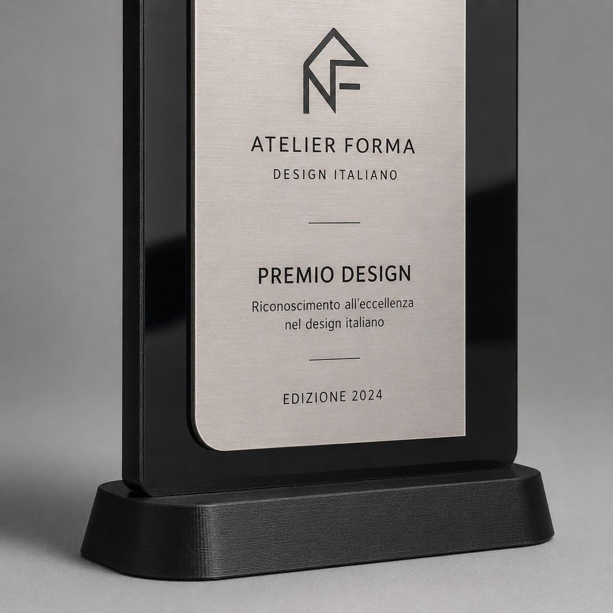 Trofeo Aziendale Personalizzato - Premio Rettangolare stretto in Plexiglas Lucido Base Nera Stampata 3D e Targa Asimmetrica Effetto Acciaio