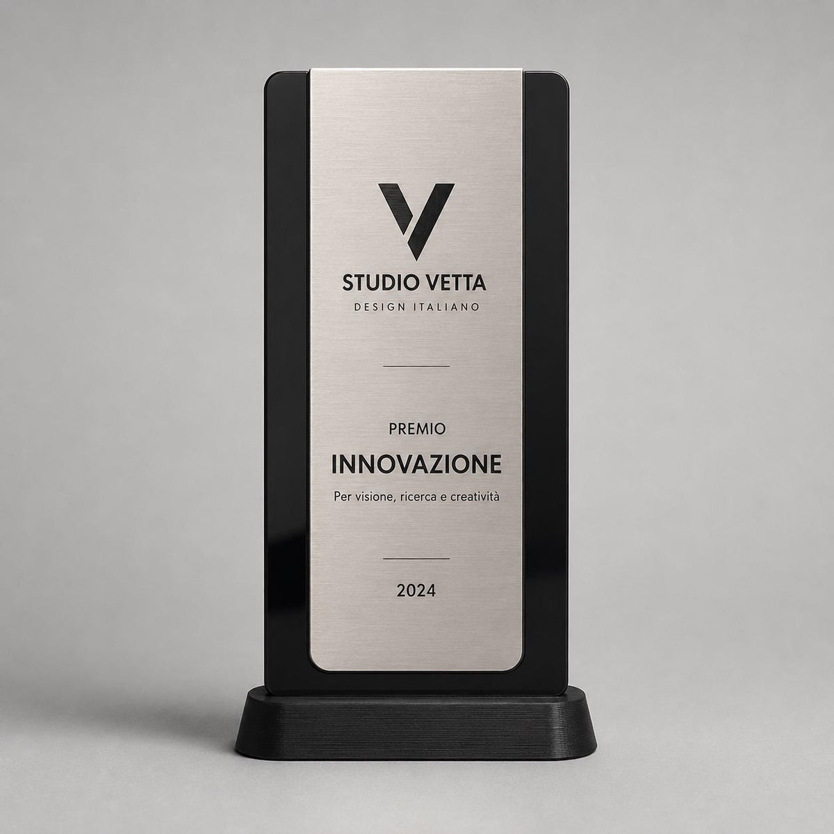 Trofeo Aziendale Personalizzato - Premio Rettangolare stretto in Plexiglas Lucido Base Nera Stampata 3D e Targa Asimmetrica Effetto Acciaio
