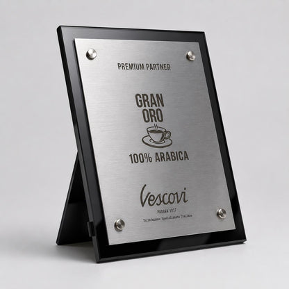 Targa Espositore Premium Partner Personalizzata Piastra Effetto Acciaio Spazzolato con Borchie Cromate - Insegna da Banco per Bar e Negozi