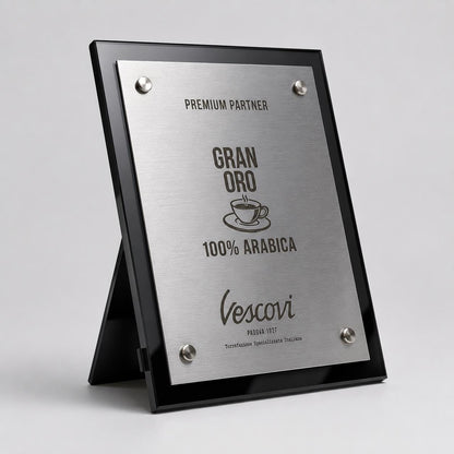 Targa Espositore Premium Partner Personalizzata Piastra Effetto ottone Spazzolato con Borchie Cromate - Insegna da Banco per Bar e Negozi