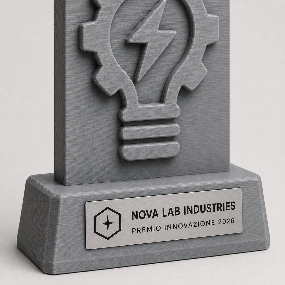Trofeo aziendale personalizzato con logo, premio innovazione in stampa 3D e targhetta acciaio incisa
