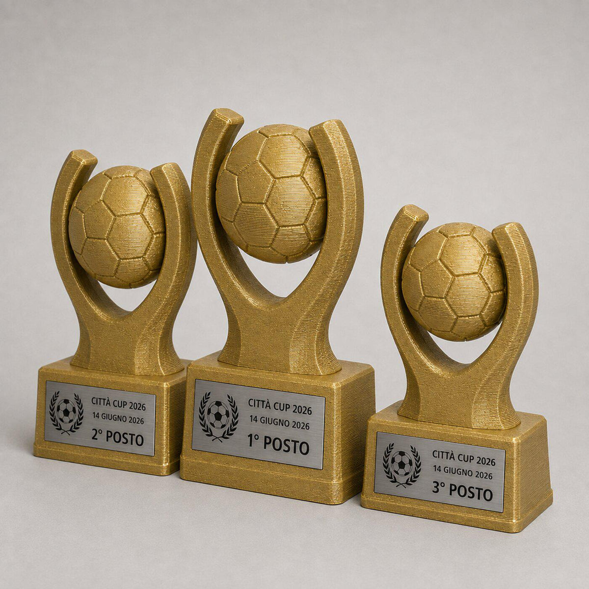 Set Podio Calcio Personalizzato, 3 6 o 10 Trofei con Logo e Targhetta Incisa per Tornei e Squadre