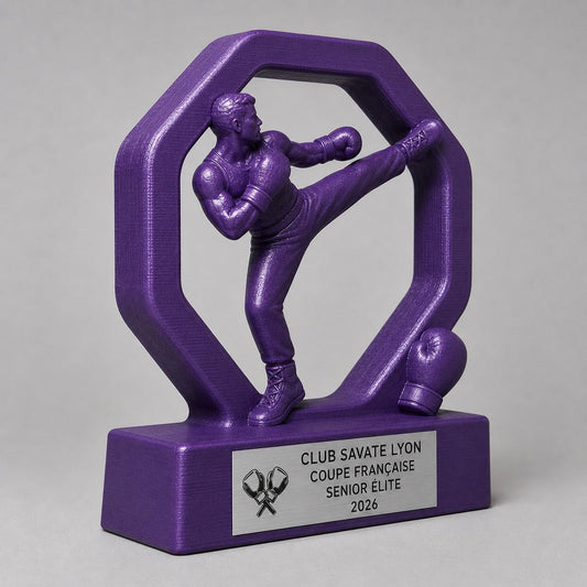 Trofeo Savate Personalizzato con Atleta in Calcio, Premio Boxe Francese per Gare, Club e Categorie con Logo e Targhetta