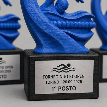 Set Podio Nuoto Personalizzato, 3 6 o 10 Trofei per Gare in Piscina con Logo e Targhetta Incisa