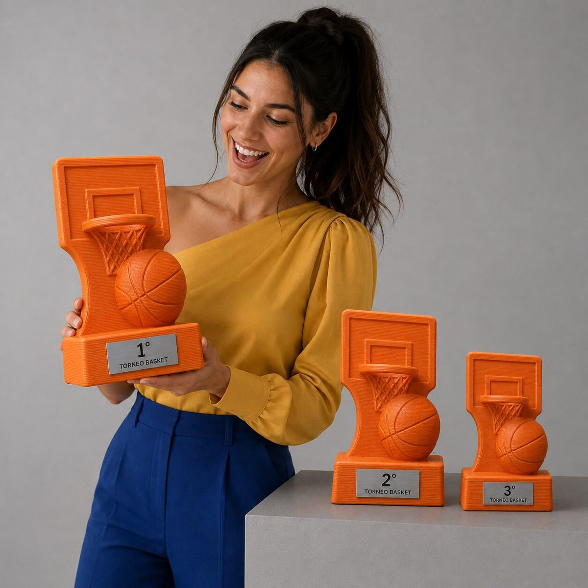 Set Trofei Basket Canestro e Tabellone Personalizzato, 3 6 o 10 Premi per Tornei, Club e Scuole con Logo