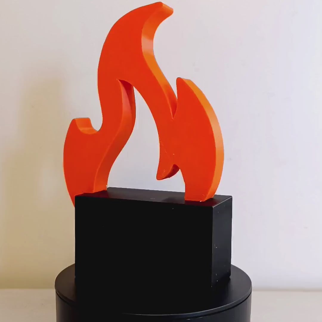 Trofeo Aziendale Personalizzato "Fiamma" in Stampa 3D - Premio Business con Base in Legno Incisa - Riconoscimento Moderno per Leadership