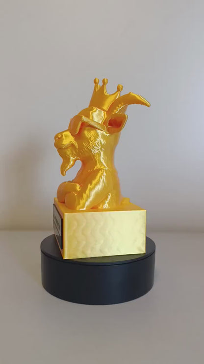 Regalo Divertente Amici, Statuetta Trofeo G.O.A.T. "Goat Award Greatest Of All Time", Capra con Corona e Occhiali, Premio Migliore di Sempre