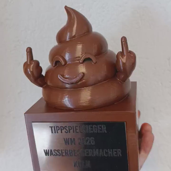 Premio ironico realizzato in stampa 3D PLA con design originale a forma di “cacca simpatica”, perfetto per scherzi tra colleghi, amici